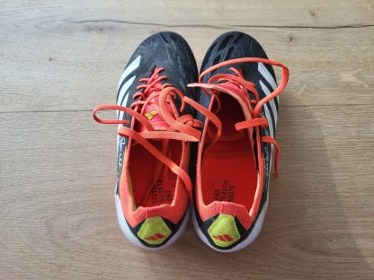 Schoenen Tessa Wullaert (met initialen en vlag)