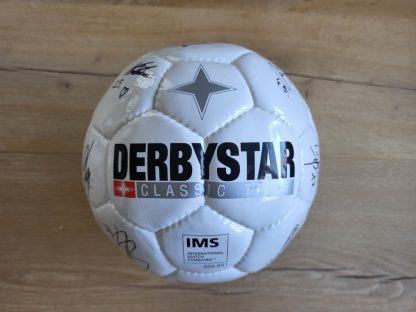 Bal met handtekeningen (FC Eindhoven)