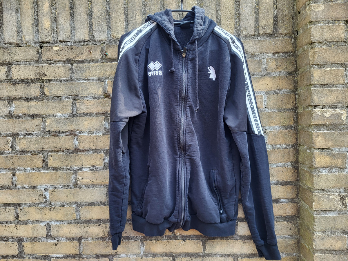 K. Beerschot V.A. Vest + short (2)