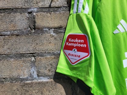 Wedstrijdshirt + broekje Yanick van Osch (met badge) (1) - Afbeelding 4