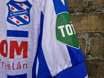 Gesigneerd shirt sc Heerenveen (met badges) - Afbeelding 5