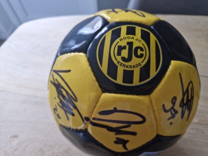 Roda JC gesigneerde bal