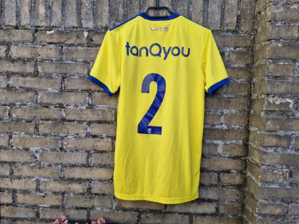 SC Cambuur jeugdshirt + broekje nummer 2 (thuis)