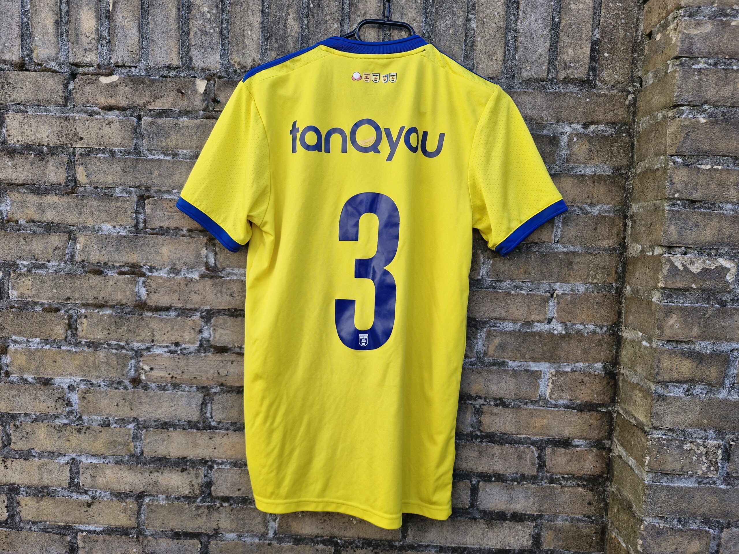 SC Cambuur jeugdshirt + broekje nummer 3 (thuis)