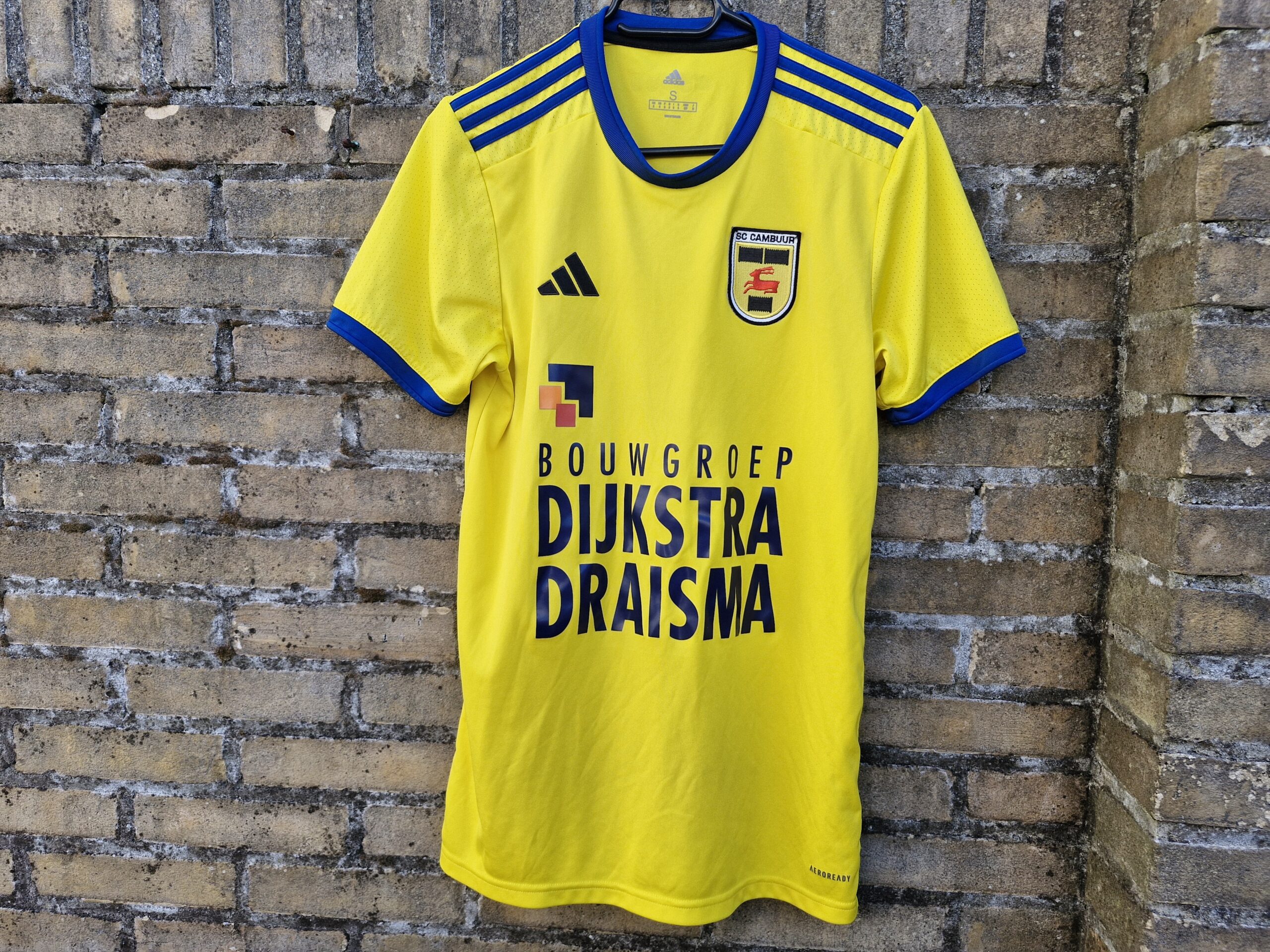 SC Cambuur jeugdshirt + broekje nummer 3 (thuis) - Afbeelding 2