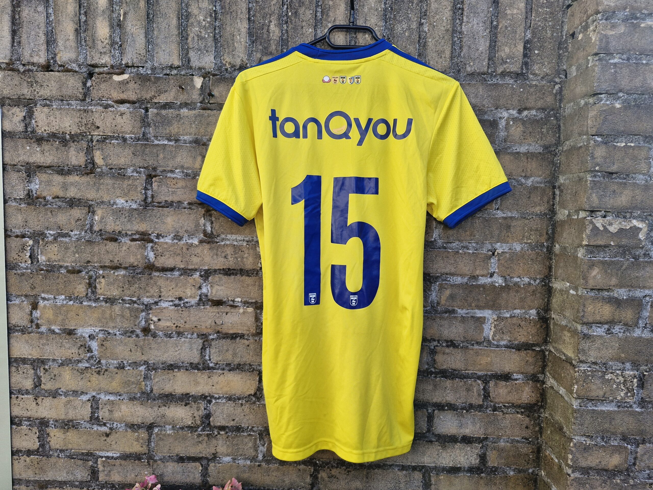 SC Cambuur jeugdshirt + broekje nummer 15 (thuis)