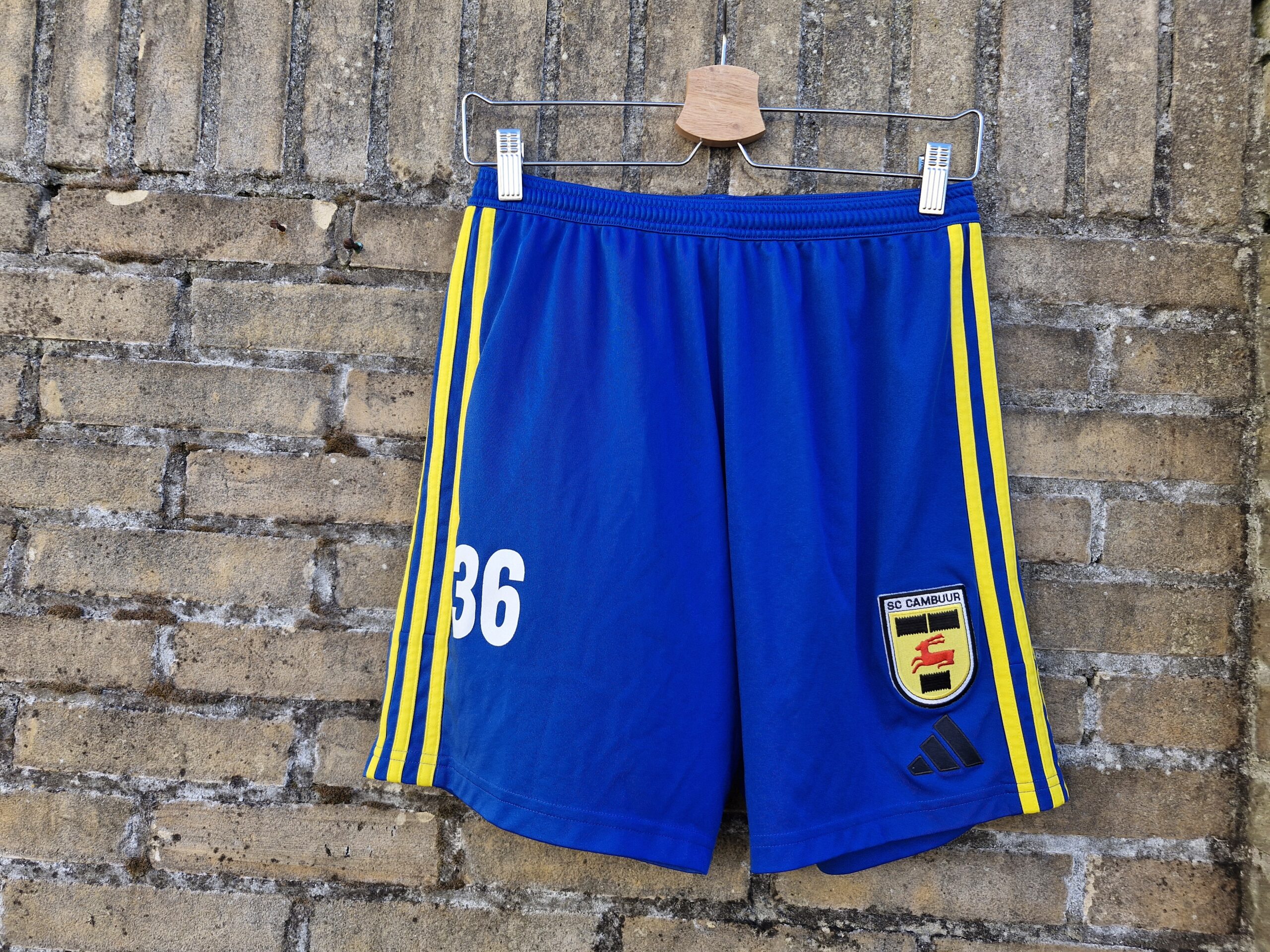 SC Cambuur jeugdshirt + broekje nummer 36 (thuis) - Afbeelding 2