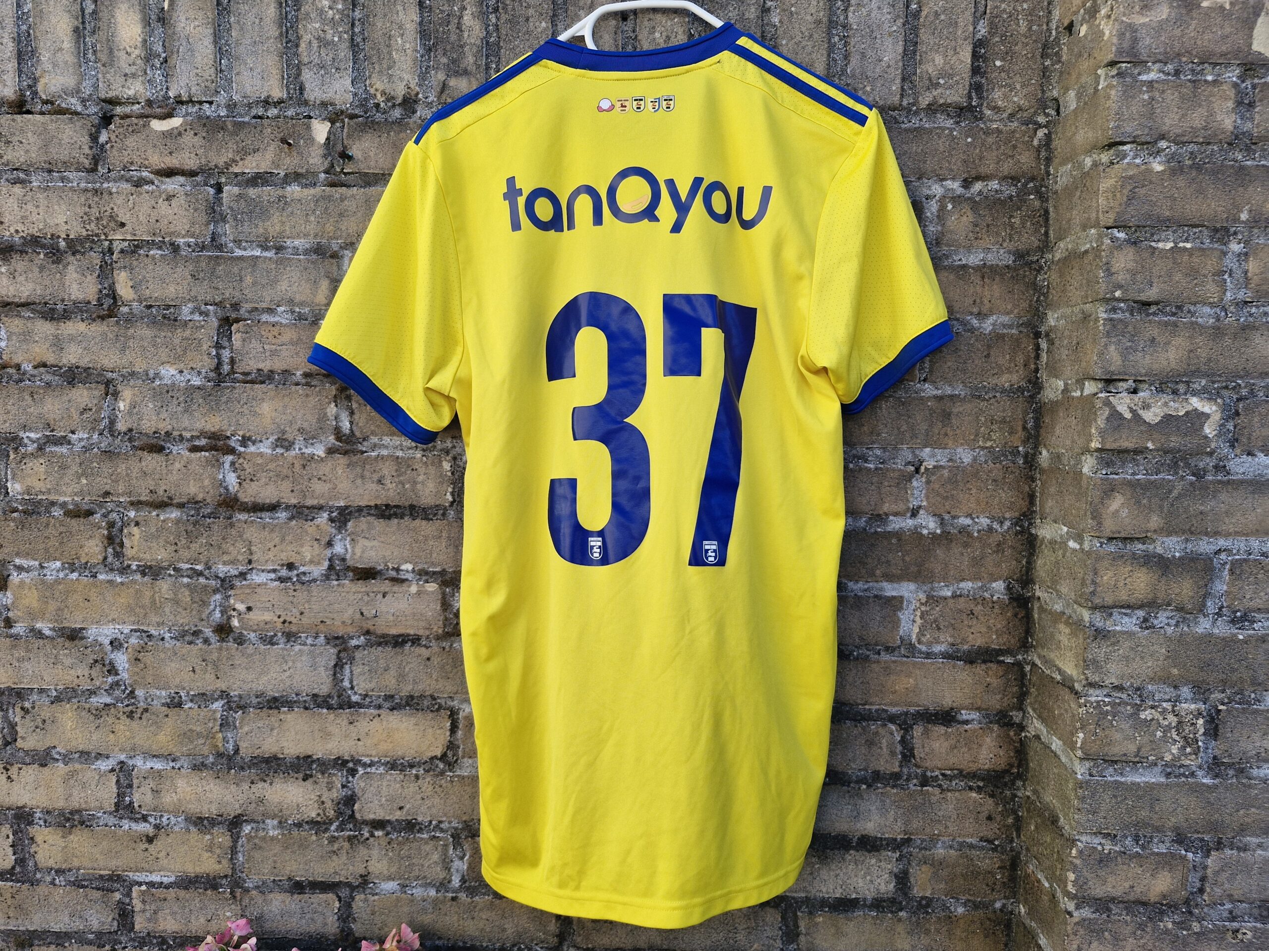 SC Cambuur jeugdshirt + broekje nummer 37 (thuis)