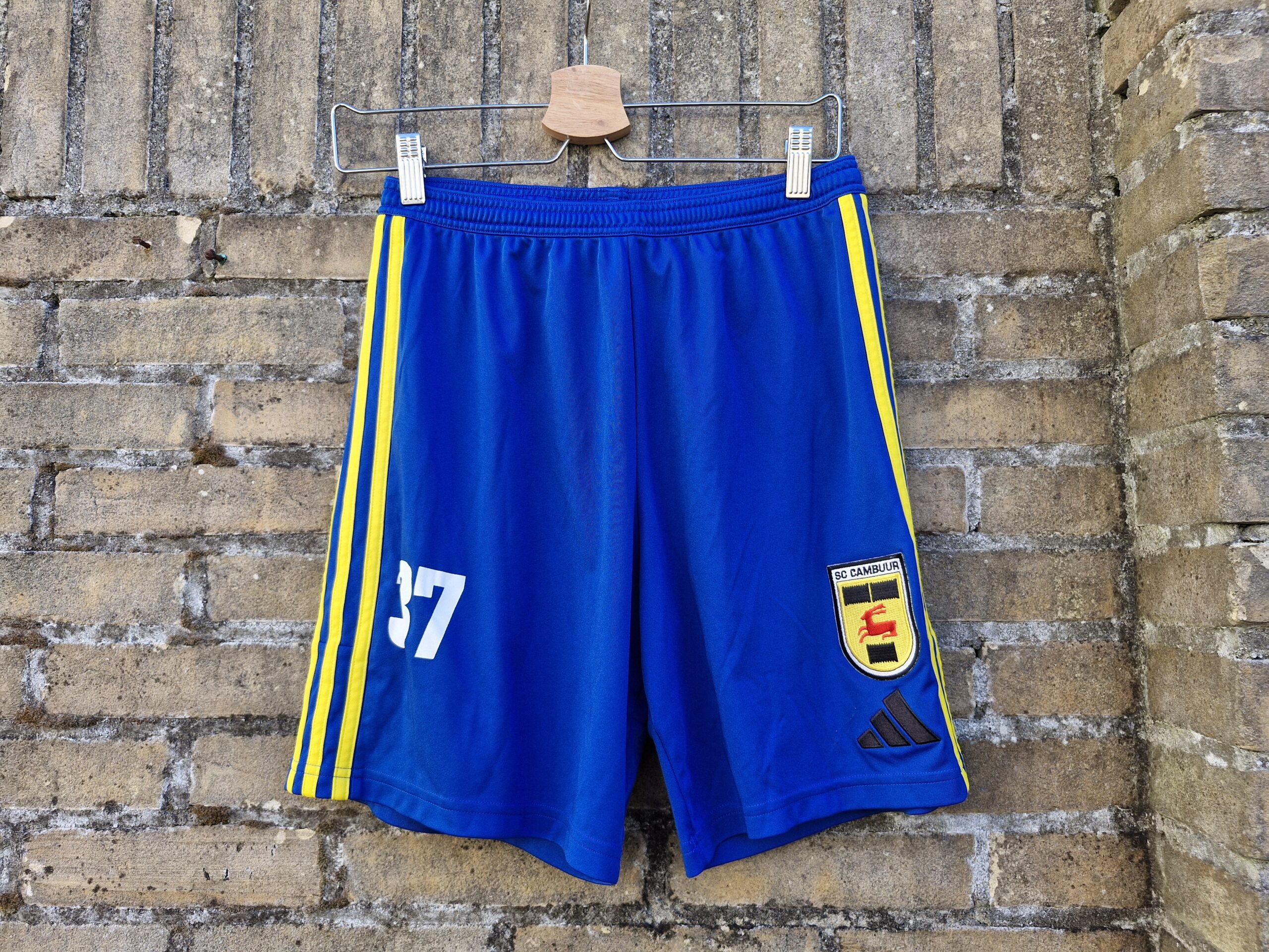 SC Cambuur jeugdshirt + broekje nummer 37 (thuis) - Afbeelding 3