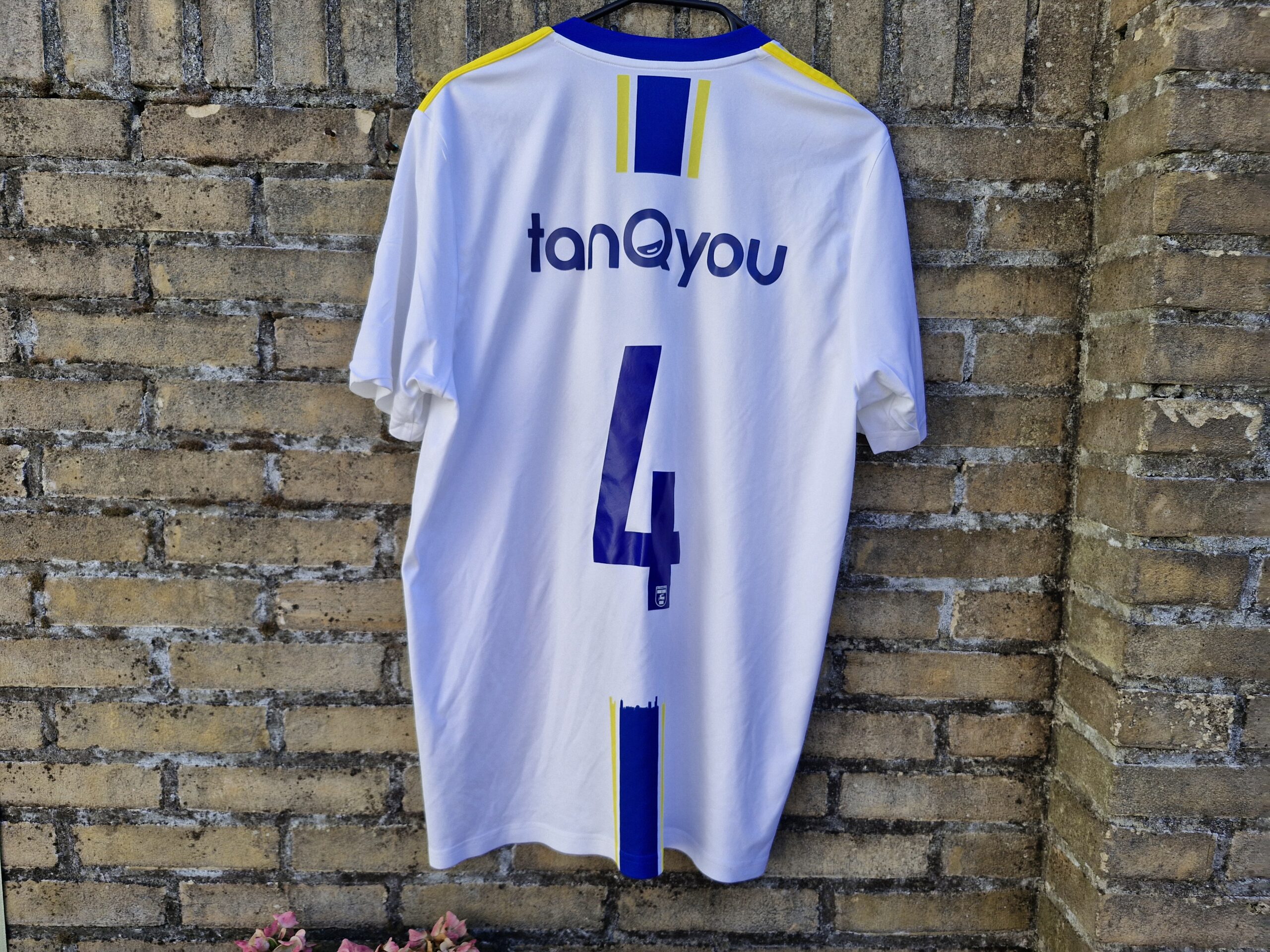 SC Cambuur jeugdshirt + broekje nummer 4 (uit)