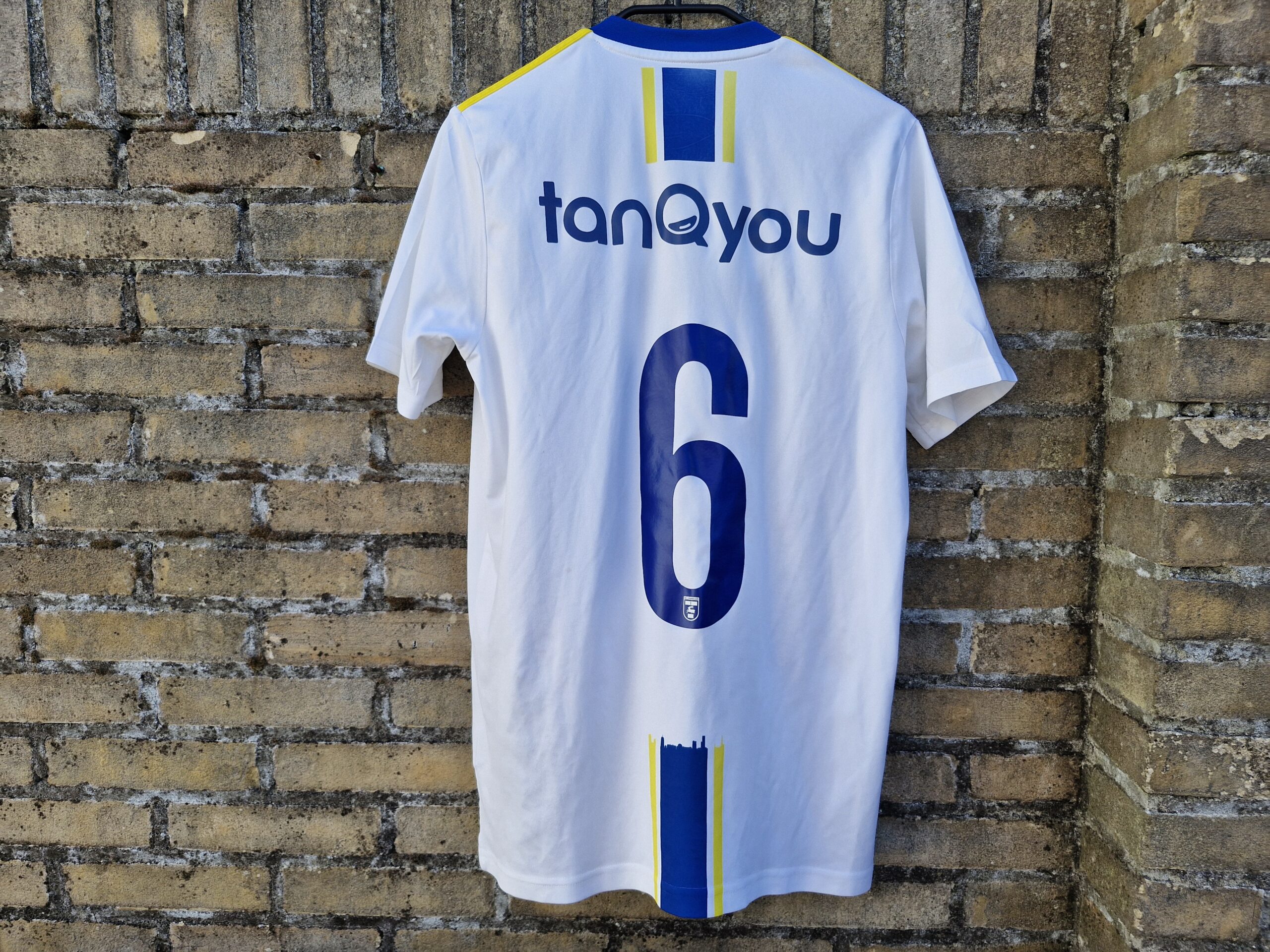 SC Cambuur jeugdshirt + broekje nummer 6 (uit) (1)