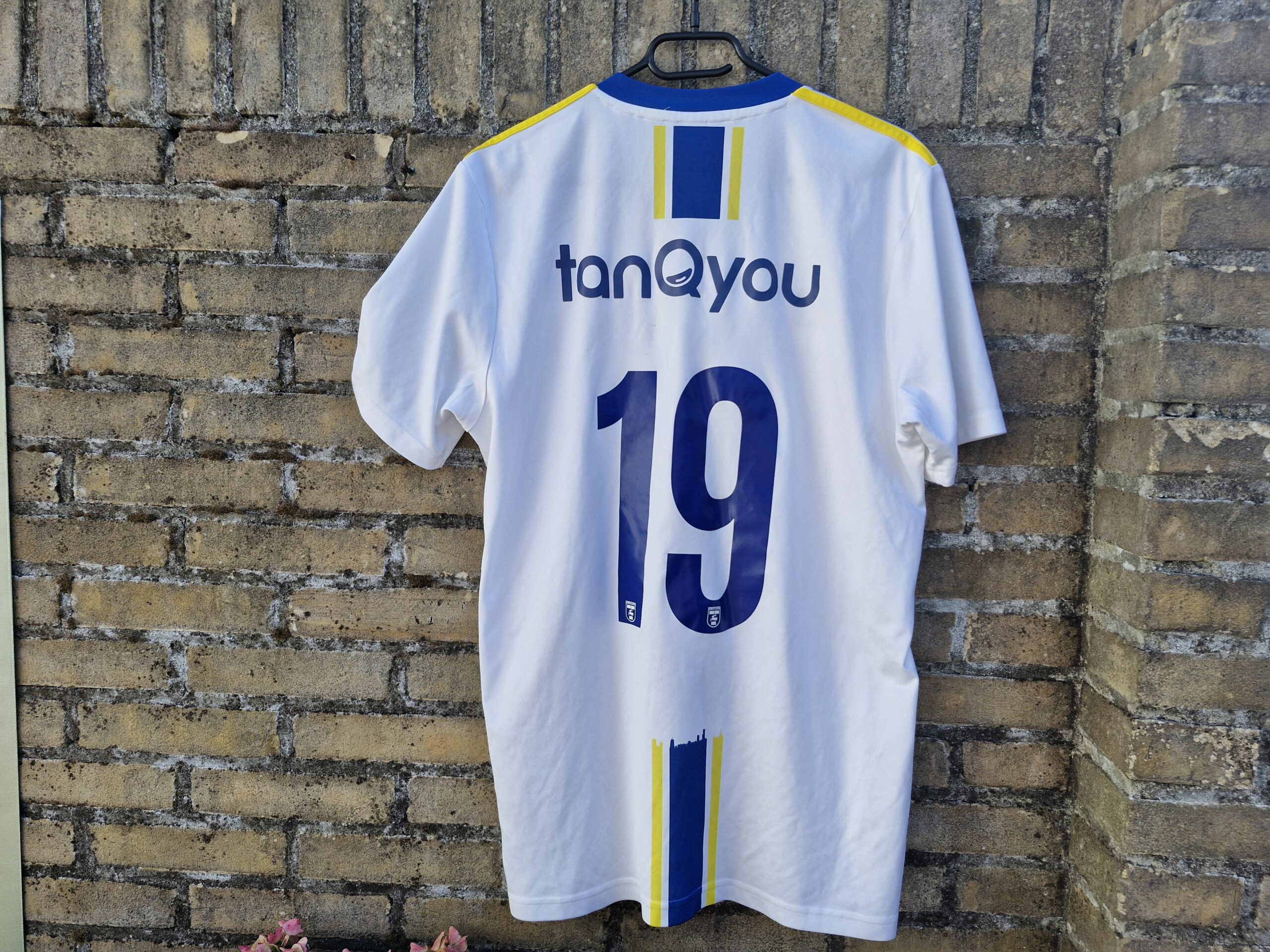 SC Cambuur jeugdshirt + broekje nummer 19 (uit)
