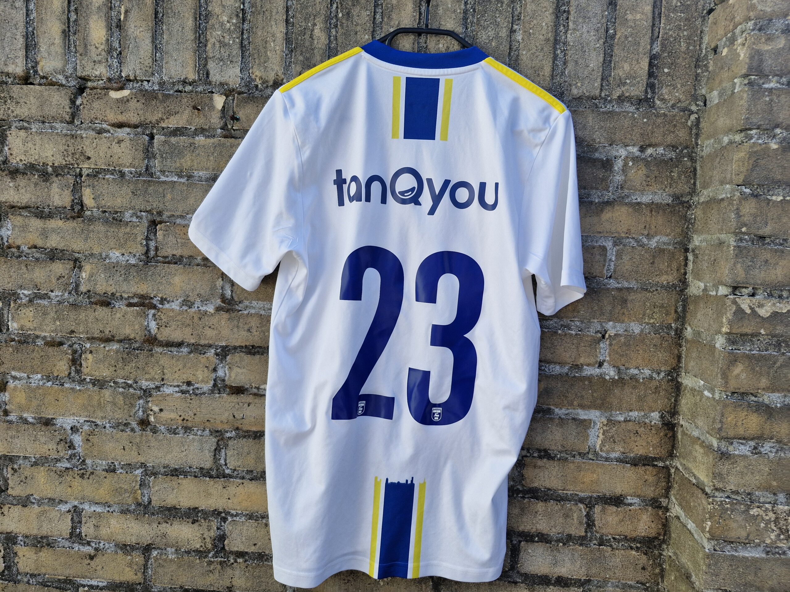 SC Cambuur jeugdshirt + broekje nummer 23 (uit)