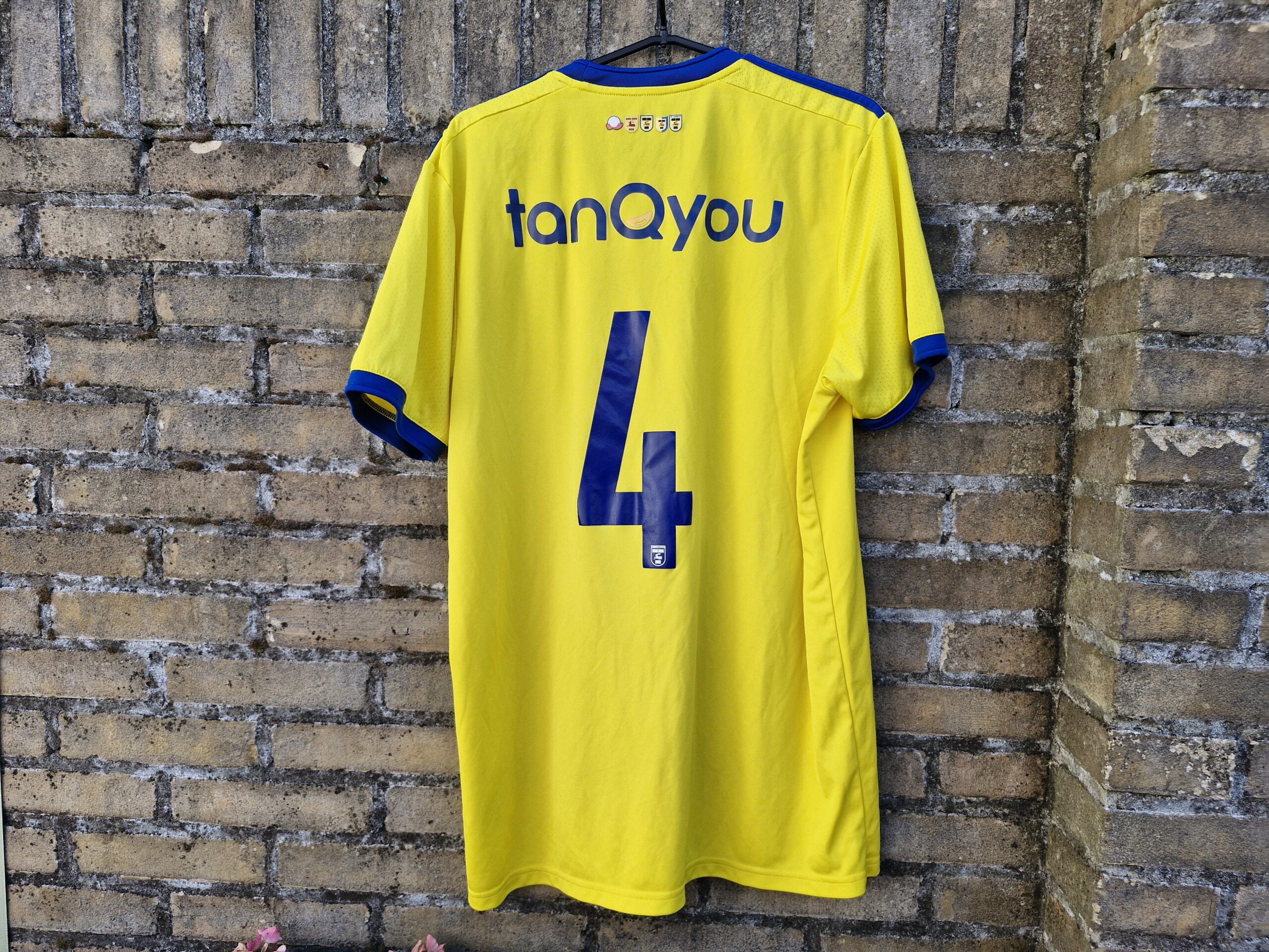 SC Cambuur jeugdshirt + broekje nummer 4 (thuis) (1)