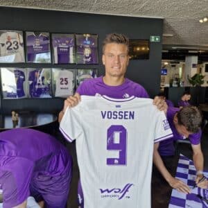 Gehandtekend awayshirt Jelle Vossen